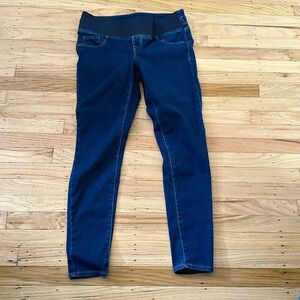Old navy rockstar maternity jeans. Size 6. Super skinny. Front low panel.